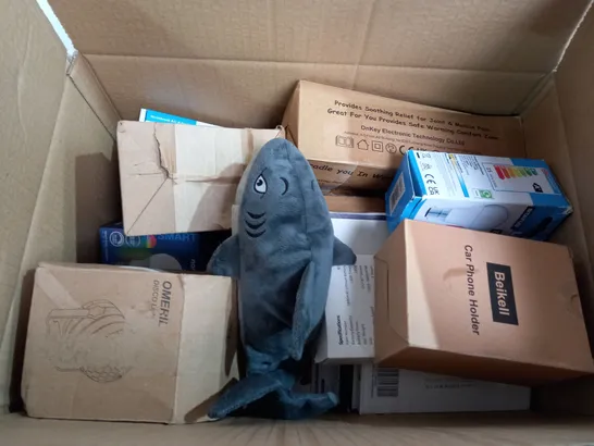 BOX OF APPROX 15 ASSORTED ITEMS TO INCLUDE - DIGITAL TREAD DEPTH GAUGE - BEIKELL CAR PHONE HOLDER - STATUS LED BULB ECT