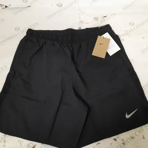 NIKE CHALLEGER BLACK SHORTS - M