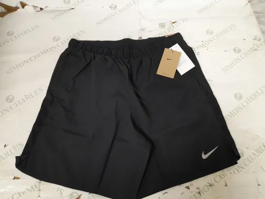 NIKE CHALLEGER BLACK SHORTS - M