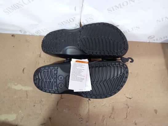 PAIR OF CROCS SIZE 10