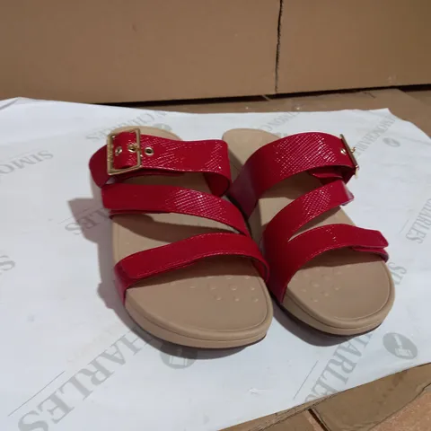 BOX OF VIONIC RED LEATHER STYLE SANDALS SIZE 6