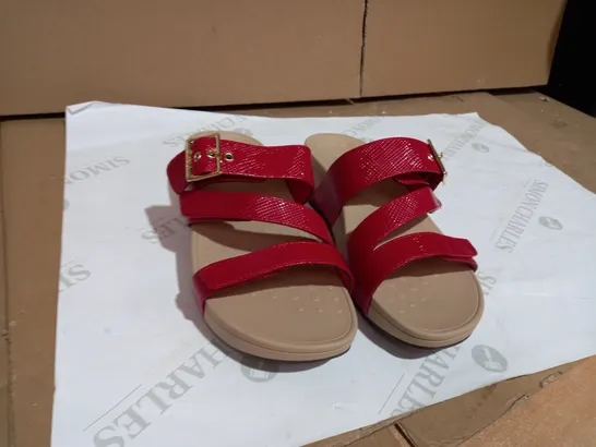 BOX OF VIONIC RED LEATHER STYLE SANDALS SIZE 7