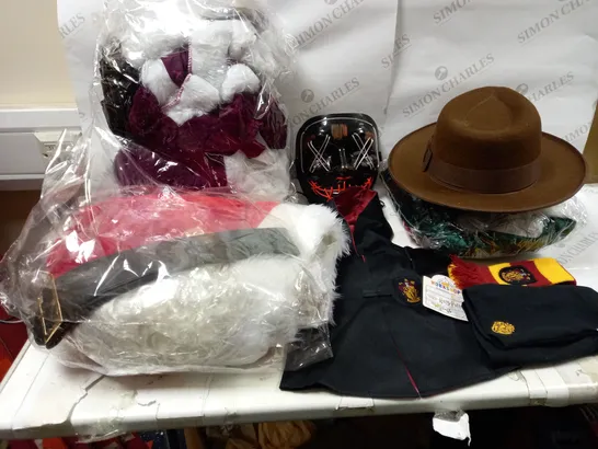 BOX OF ASSORTED FANCY DRESS ITEMS AND ACCESSORIES 