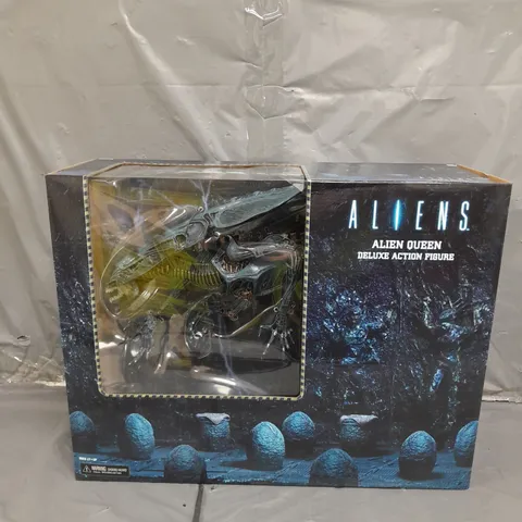 BOXED AND SEALED NECA ALIENS XENOMORPH QUEEN ULTRA DELUXE ACTIONFIGUR 15" / 30"