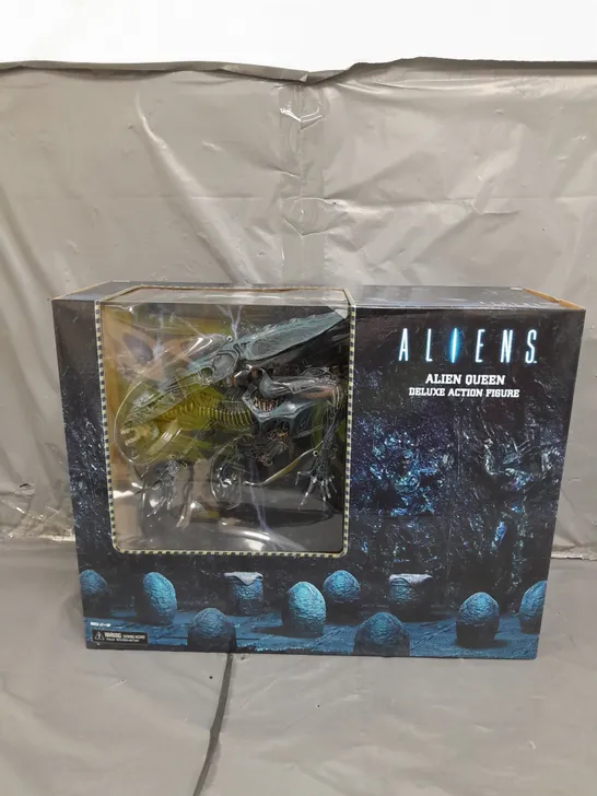 BOXED AND SEALED NECA ALIENS XENOMORPH QUEEN ULTRA DELUXE ACTIONFIGUR 15" / 30"