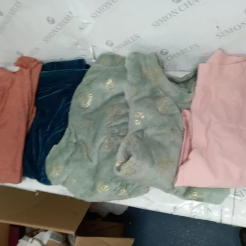 BOX OF ASSORTED CLOTHING TO INCLUDE PANTS, PYJAMAS, TOPS ETC 