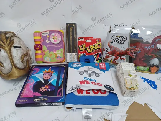 BOX OF APPROX 15 ASSORTED TOYS & GAMES TO INCLUDE FABRIC QUIET BOOK, UNO PLAYING CARDS, VTEVH PEEK-A-BOO BOOK, ETC 