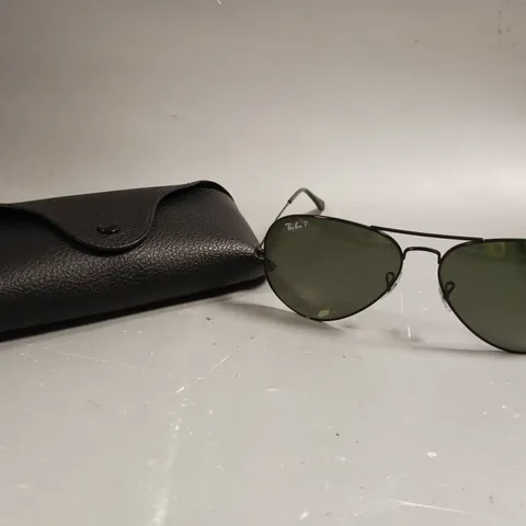 RAY-BAN AVIATOR DESIGN SUNGLASSES 