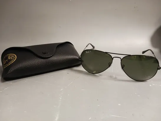 RAY-BAN AVIATOR DESIGN SUNGLASSES 