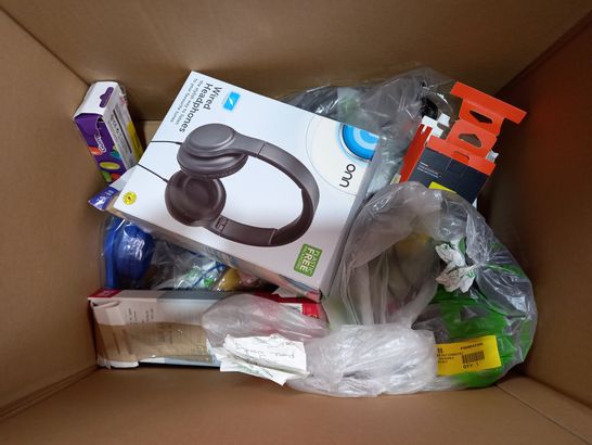 LOT OF APPROXIMATELY 20 ELECTRICAL ITEMS TO INCLUDE AMPLIFIED AERIAL, POWER BANK, STEREO HEADSET ETC