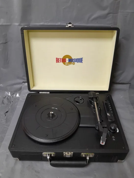 BOXED RETRO MUSIQUE SUITCASE BLUETOOTH TURNTABLE IN BLACK