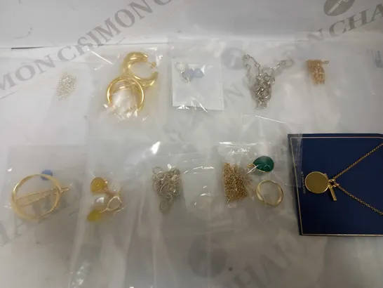 LOT OF 10 ASSORTED JEWELLERY ITEMS