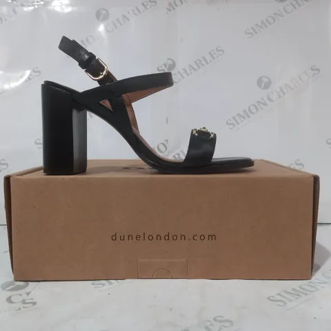 BOXED PAIR OF DUNE LONDON LEATHER SNAFFLE BLOCK HEEL SANDALS IN BLACK SIZE 6