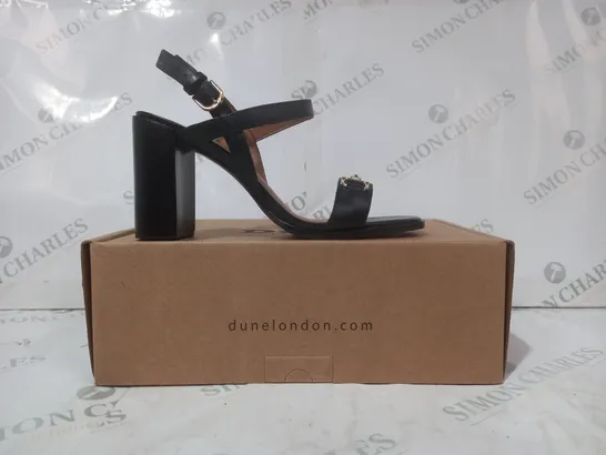 BOXED PAIR OF DUNE LONDON LEATHER SNAFFLE BLOCK HEEL SANDALS IN BLACK SIZE 6