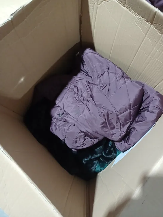 BOX OF APPROX 30 ASSORTED CLOTHING ITEMS TO INCLUDE CENTIGRADE