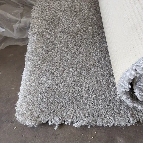 ROLL OF QUALITY SEATTLE CARPET // SIZE: APPROX 4 X 4.3m