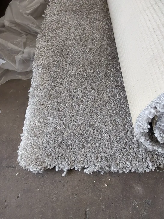 ROLL OF QUALITY SEATTLE CARPET // SIZE: APPROX 4 X 4.3m