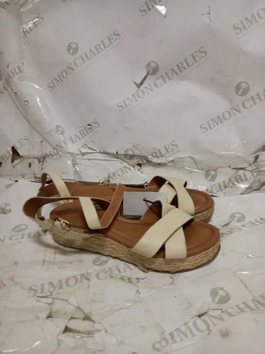 DUNE LINNIE CROSS STRAP FLATFORM SANDALS SIZE 6