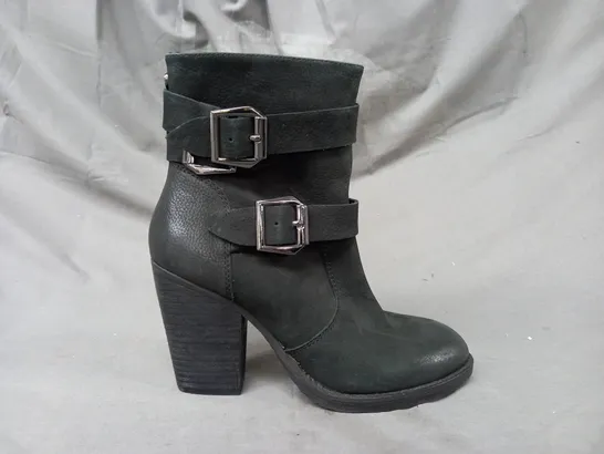 BOXED PAIR OF STEVE MADDEN ANKLE BOOTS IN BLACK EU SIZE 36