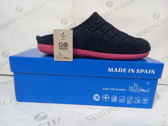 BOXED PAIR OF GURUS SLIPPERS IN NAVY UK SIZE 8