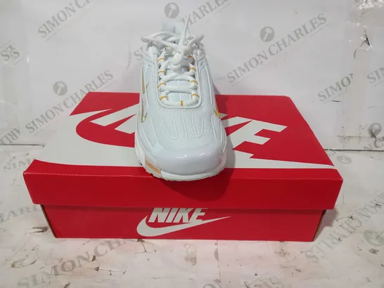 BOXED PAIR OF NIKE AIR MAX PLUS III SHOES IN WHITE UK SIZE 6