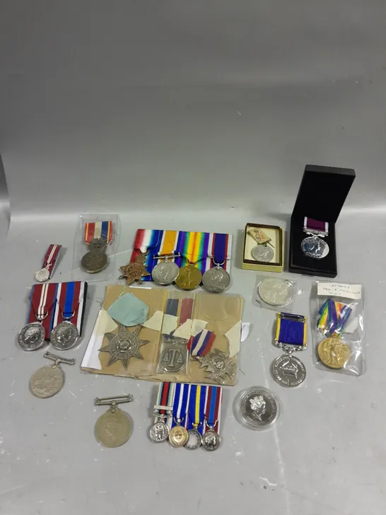 APPROXIMATELY 20 ASSORTED COMMEMORATIVE MEDALS FROM VARIOUS YEARS	