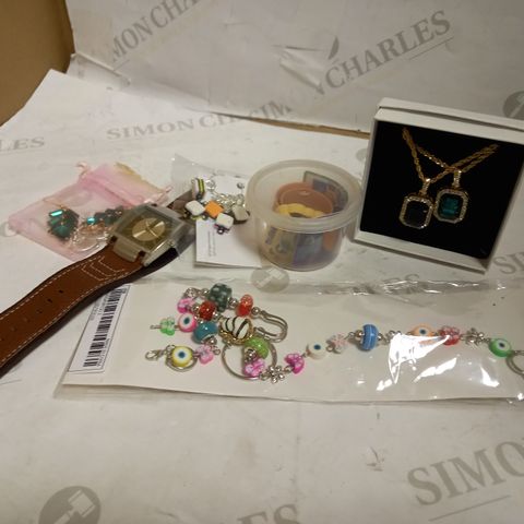 LOT OF APPROXIMATELY 20 JEWELLERY ITEMS, TO INCLUDE EARRINGS, NECKLACES, ETC