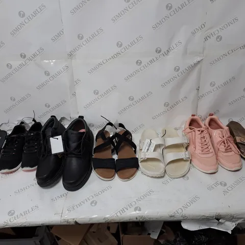 APPROXIMATELY 8 PAIRS OF SHOES TO INCLUDE SANDALS, BOOTS, AND TRAINERS ETC. 