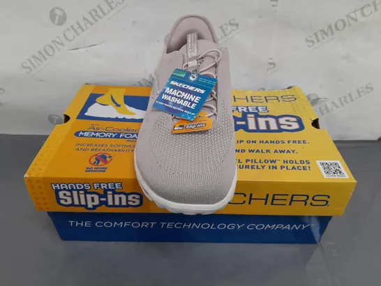 BOXED PAIR OF SKECHERS GO WALK SLIP-INS IN MAUVE UK SIZE 7