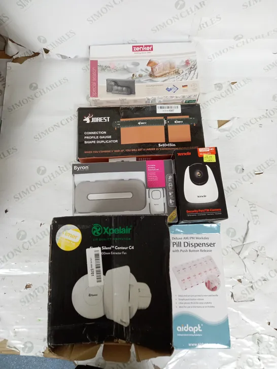 MEDIUM BOX OF APPROXIMATELY 10 ASSORTED HOUSEHOLD GOODS TO INCLUDE JOREST SHAPE DUPLICATOR, WIRELESS DOORBELL SET, AND SECUITY CAM ETC.