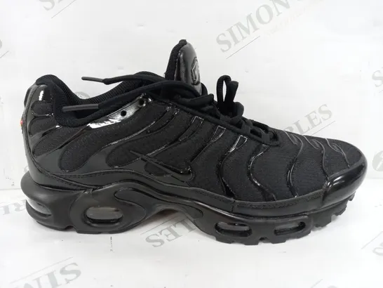 NIKE AIR TN TRAINERS IN BLACK - UK 9 