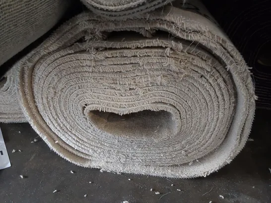 ROLL OF QUALITY DIMENSIONS DIM PLAINS CARPET // SIZE: APPROX 5 X 11.27m