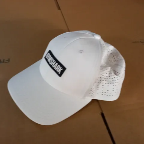 GYMSHARK WHITE BASEBALL CAP - OS