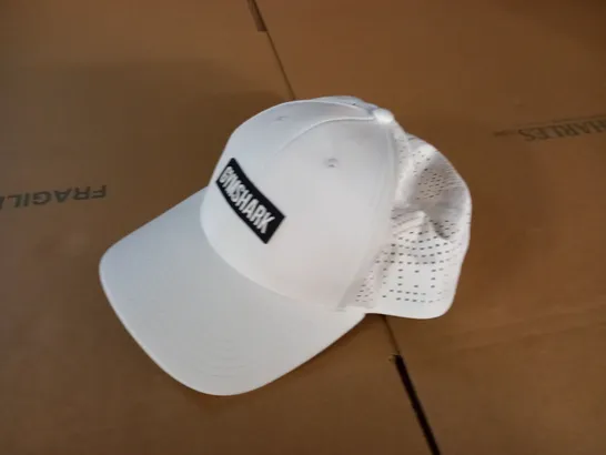 GYMSHARK WHITE BASEBALL CAP - OS