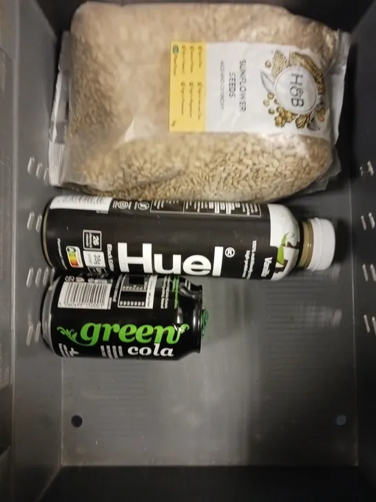 APPROXIMATELY 10 ASSORTED FOOD/DRINK PRODUCTS TO INCLUDE HUEL MEAL DINKS, APRICOTS, PEPSI MAX ETC 