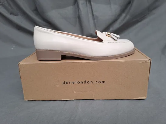 BOXED PAIR OF DUNE LONDON ECRU-LEATHER TASSEL LOAFER IN ALMOND SIZE 4