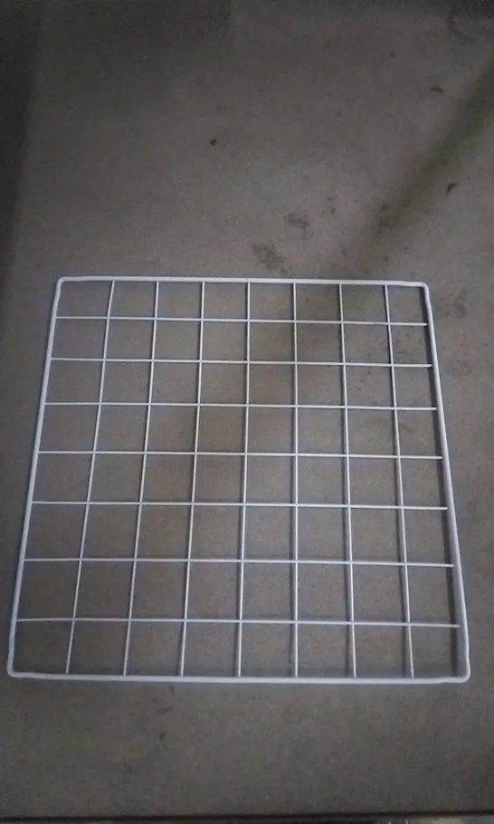 BOX OF METAL SHELVES X29