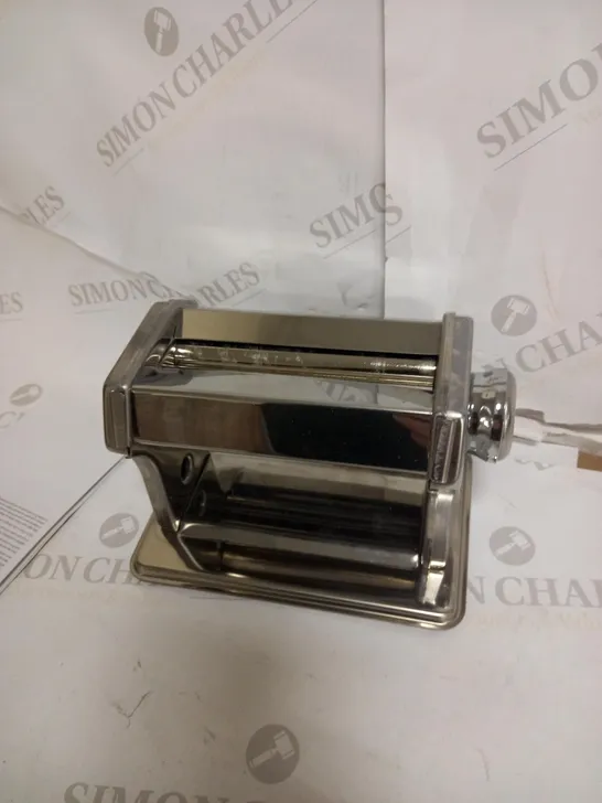 WORLD OF FLAVOURS PASTA MACHINE 