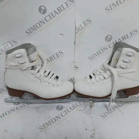 GRAF WHITE ICE SKATING BOOTS SIZE 35