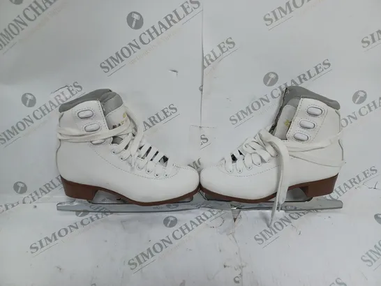 GRAF WHITE ICE SKATING BOOTS SIZE 35