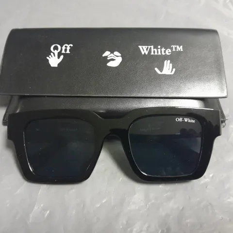 OFF WHITE GLASSES IN CASE