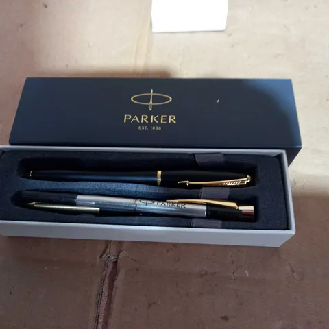 A PARKER BIRO SET