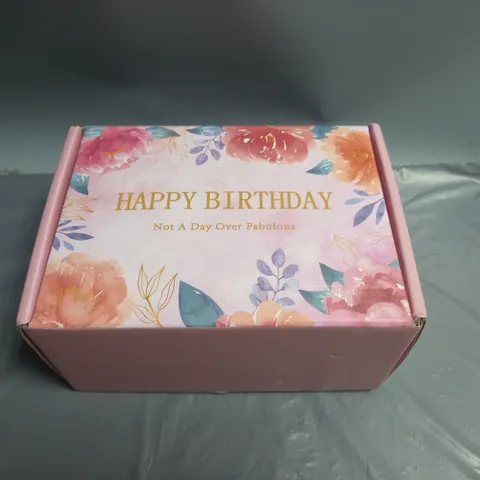 BOXED 30TH BIRTHDAY GIFT SET TO INCLUDE DRINKING FLASK, SCENTED AND BATH BOMB