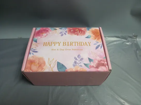 BOXED 30TH BIRTHDAY GIFT SET TO INCLUDE DRINKING FLASK, SCENTED AND BATH BOMB