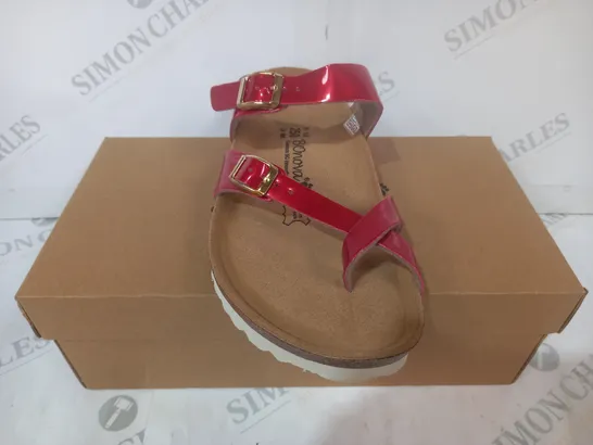 BOXED PAIR OF BONOVA SANDALS IN RED SIZE 6