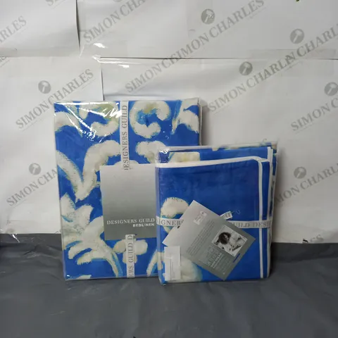 DESIGNERS GUILD BEDLINEN SUPER KINGSIZE DUVET COVER AND 2 X PILLOWCASES BLUE AND WHITE