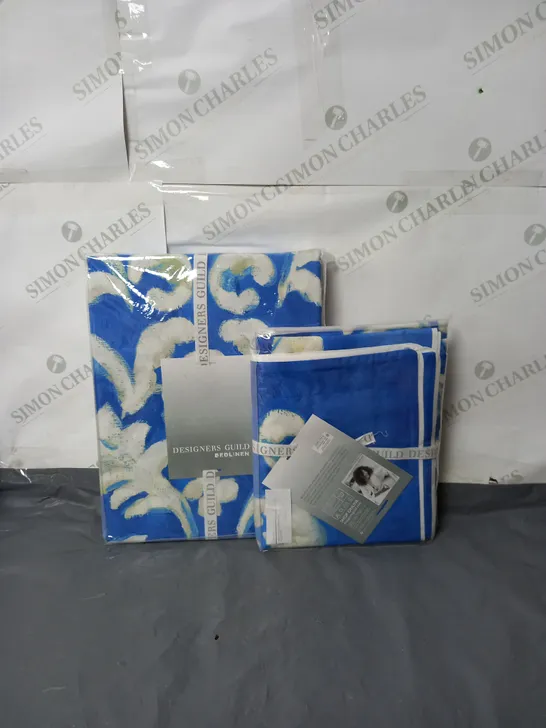 DESIGNERS GUILD BEDLINEN SUPER KINGSIZE DUVET COVER AND 2 X PILLOWCASES BLUE AND WHITE