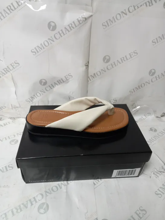 DUNNE LONDON TOE POST SANDALS SIZE 7