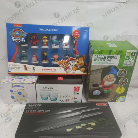 BOX OF APPROXIMATELY 10 ASSORTED ITEMS TO INCLUDE PAW PATROL SET, 3 PIECE KNIFE SET, GLASS SET ETC