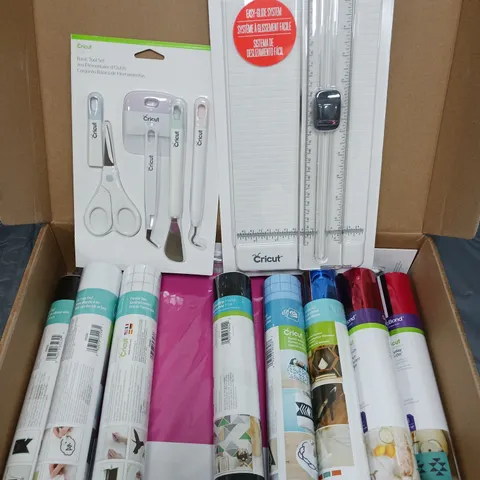 BOXED CRICUT CRAFTS SET